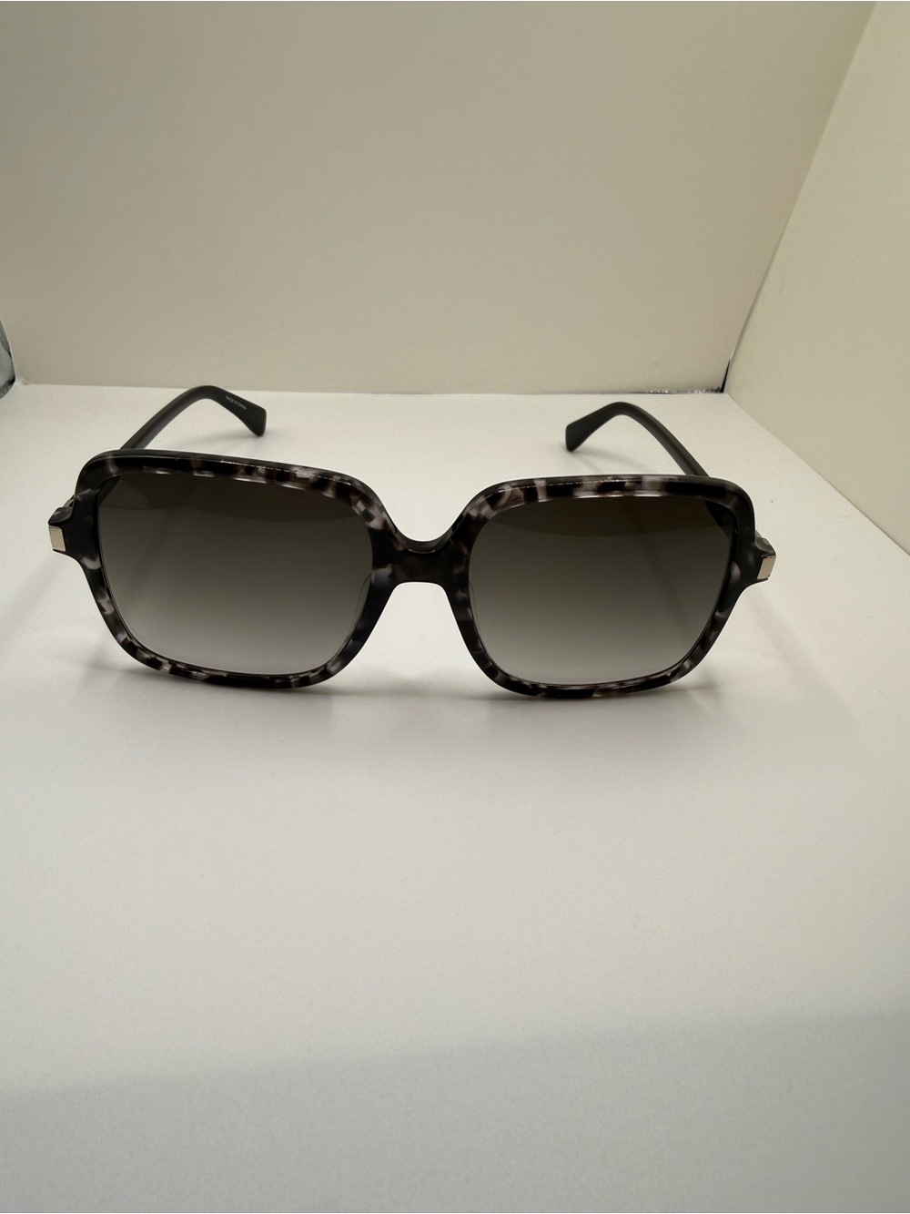 Authentic LongchampTortoiseshell Women's Sunglasses - Black/grey Gradient Lenses
